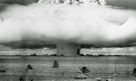 泳装比基尼的背后，居然隐藏着美国这一大罪行！