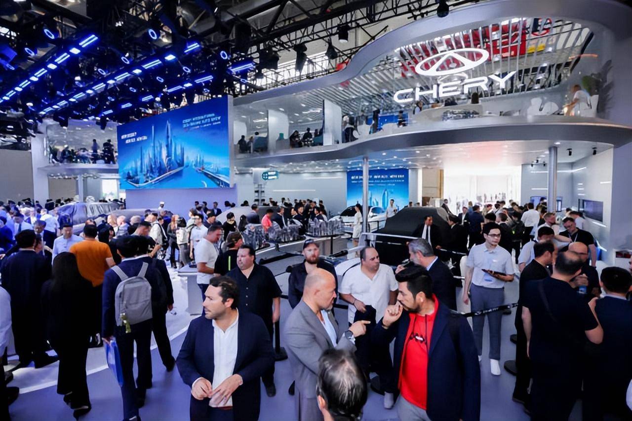 奇瑞风云E06新能源概念车惊艳亮相：未来汽车技术的代表