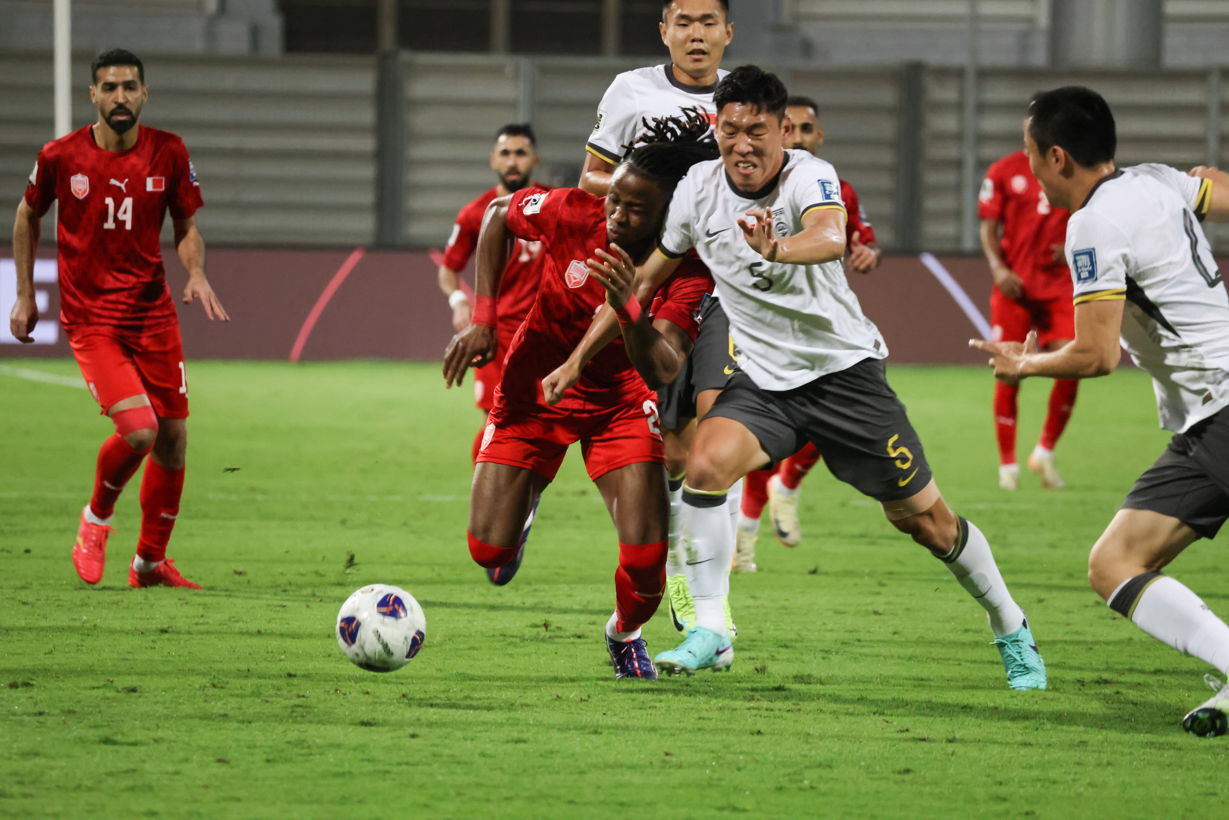 地狱到天堂!对手进球被吹张玉宁绝杀 国足1-0巴林两连胜