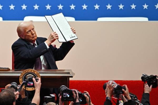 特朗普又威胁上了:给予TikTok“不卖就禁用”法律75天宽限期,中国不卖那就加税