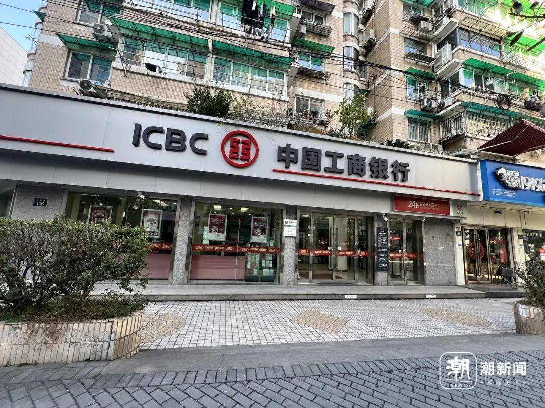 “都在排队取钱！”今天不少人懵了：ATM机都取光了？紧急提醒