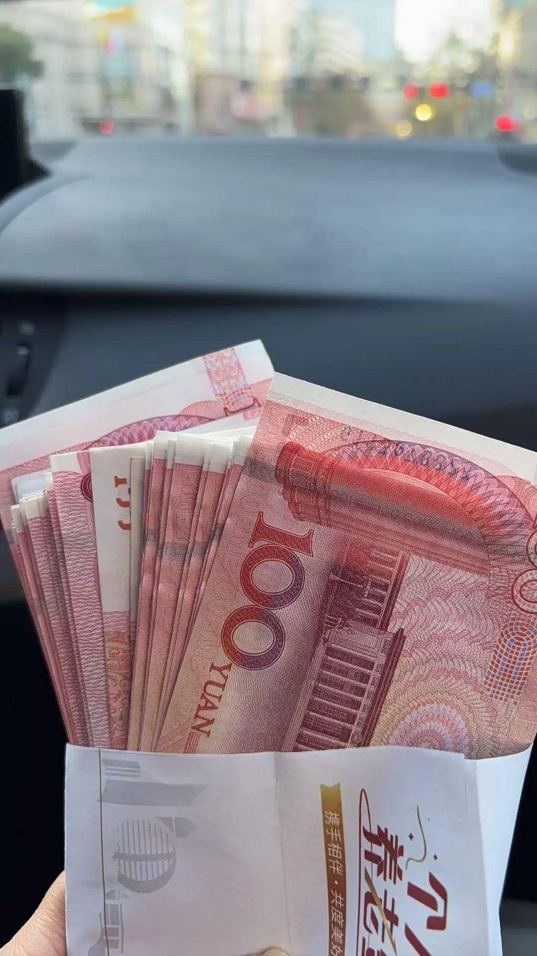 “都在排队取钱！”今天不少人懵了：ATM机都取光了？紧急提醒