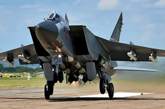 世界纪录！俄军130公里外击落乌克兰苏-27，超视距拦射才是未来？