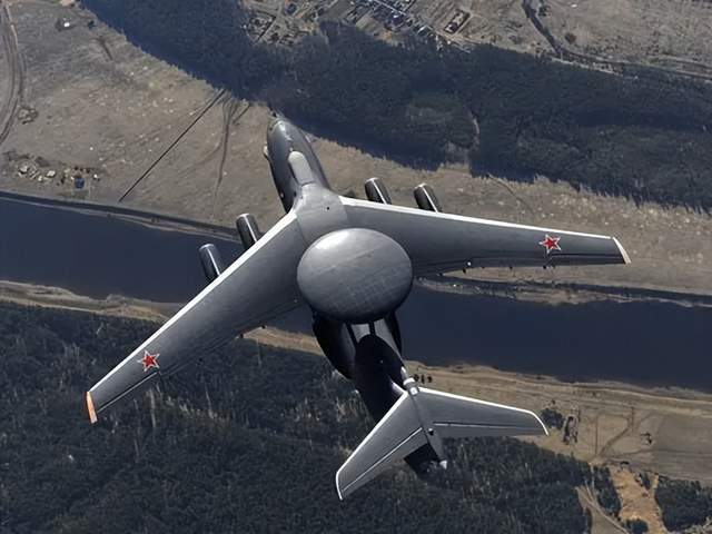 世界纪录！俄军130公里外击落乌克兰苏-27，超视距拦射才是未来？