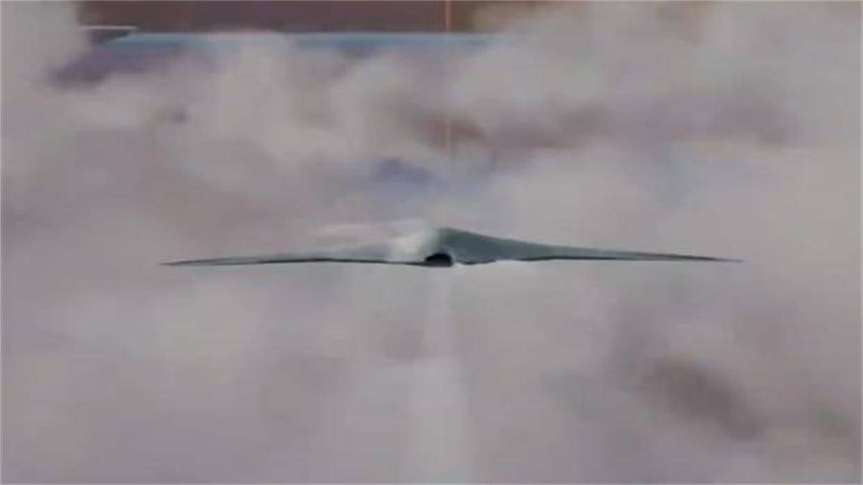 向全世界宣布，中国有了下一代战机！化身高空猎手，全域单向透明