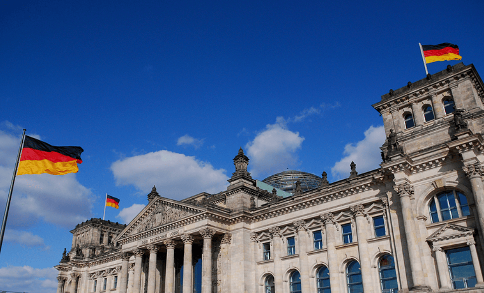 348票比345票！德国上演激烈交锋，默克尔重出江湖，事情大了