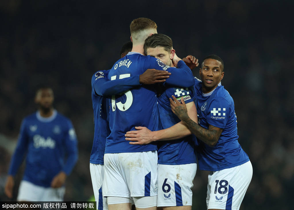 英超-利物浦2-2遭埃弗顿绝平 赛后爆发冲突四人染红