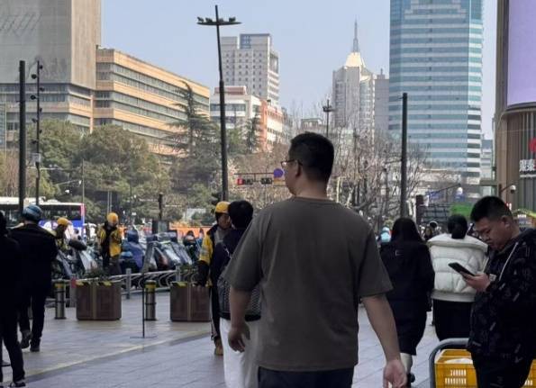 确认了！今晚抵达杭州！力度很猛，明早提前出门......