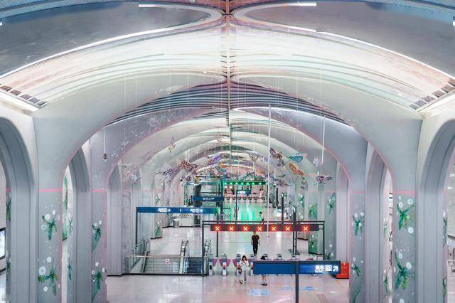 四连赞！外交部发言人点赞武汉地铁站