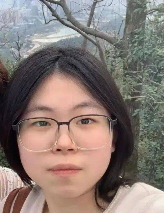 湖北大学19岁女生失联数日，警方称已找到手机均关机，家人：在湖边发现女生衣物