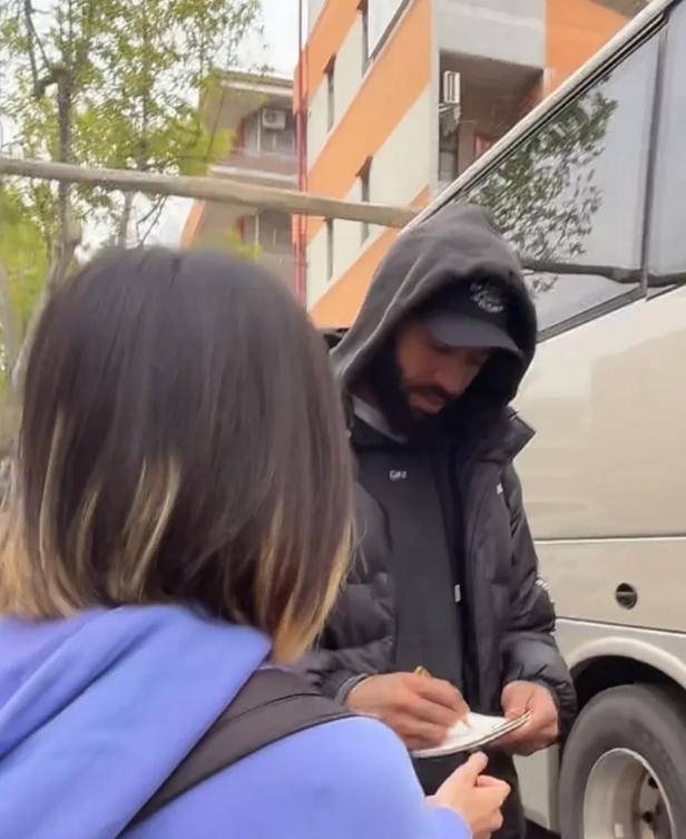 杜锋带13人出征上海!4外援+23兄弟,贝贝获重用