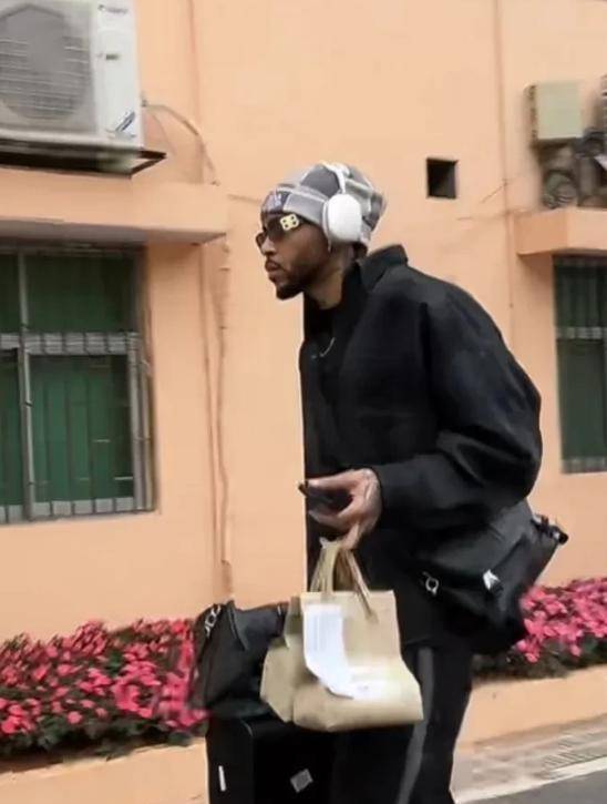 杜锋带13人出征上海!4外援+23兄弟,贝贝获重用