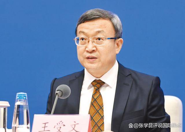 特朗普彻底疯了，再对中国下死手，国家队深夜下场，中国绝不能垮