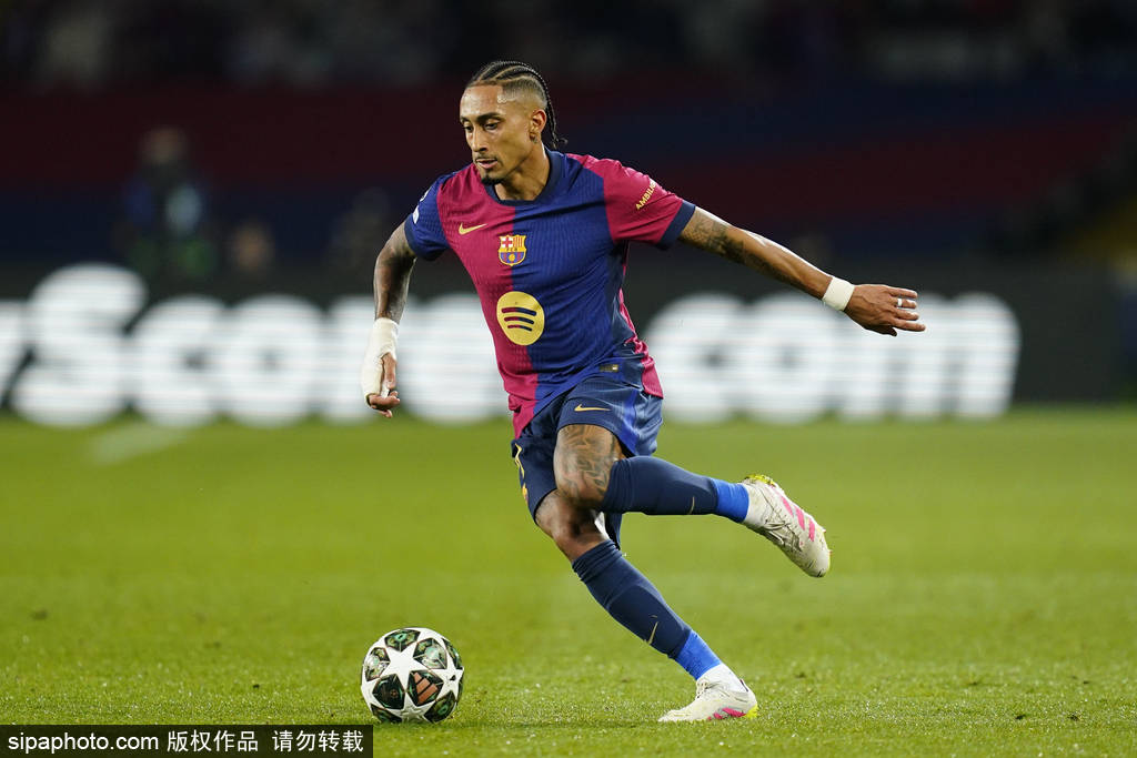 欧冠-莱万2球弑旧主亚马尔拉菲尼亚破门 巴萨4-0多特