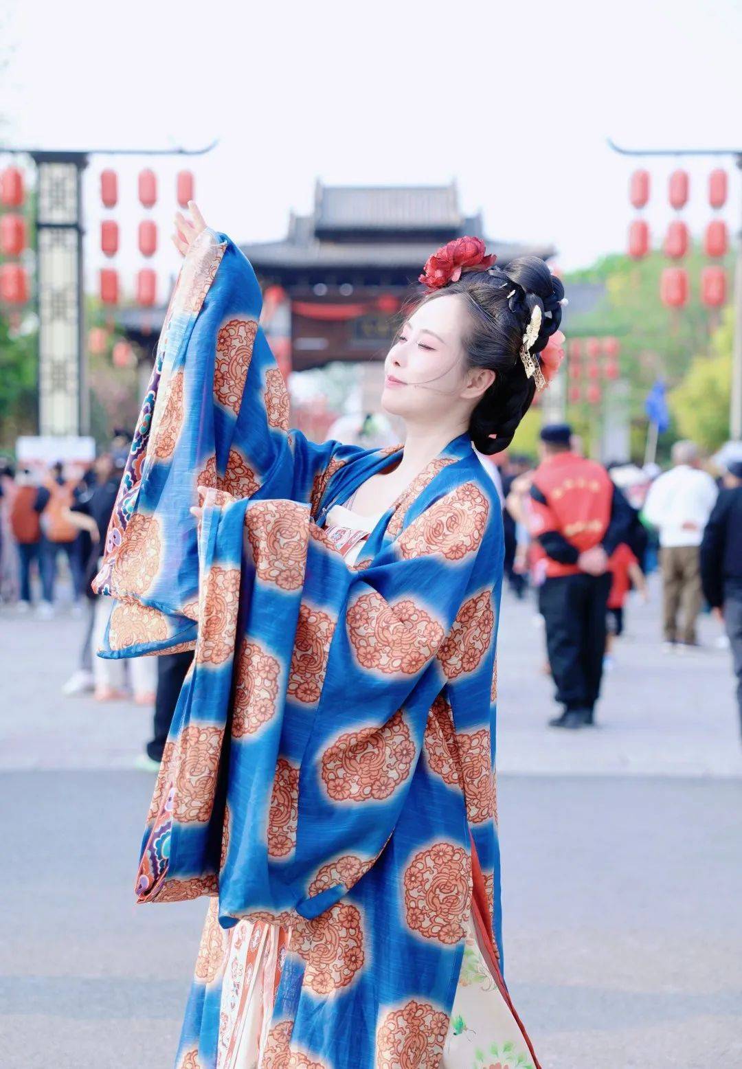 河南身高1米7车模转行当公交司机，开10米大车3年，考A3驾照直接一把过