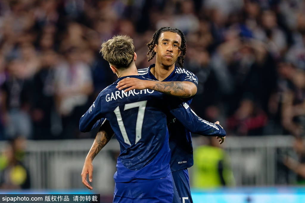 欧联-齐尔克泽破门奥纳纳两送礼 曼联2-2遭里昂绝平