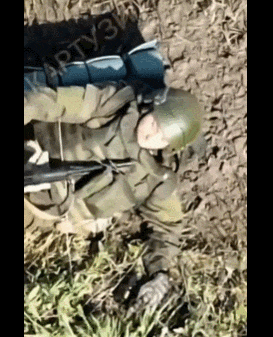 数十名俄军吞枪自杀，多名女兵被炸死！用枪爆头会有痛苦吗？