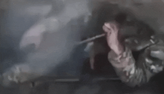 数十名俄军吞枪自杀，多名女兵被炸死！用枪爆头会有痛苦吗？