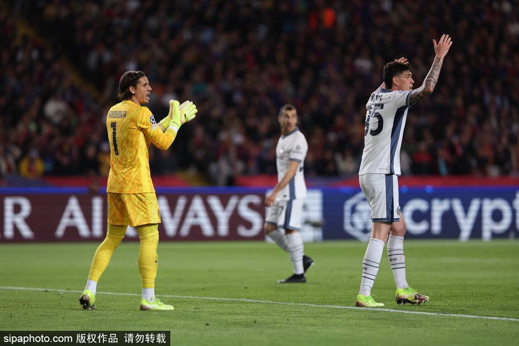 欧冠-进球大战！邓弗里斯2射1传亚马尔破门 巴萨3-3国米