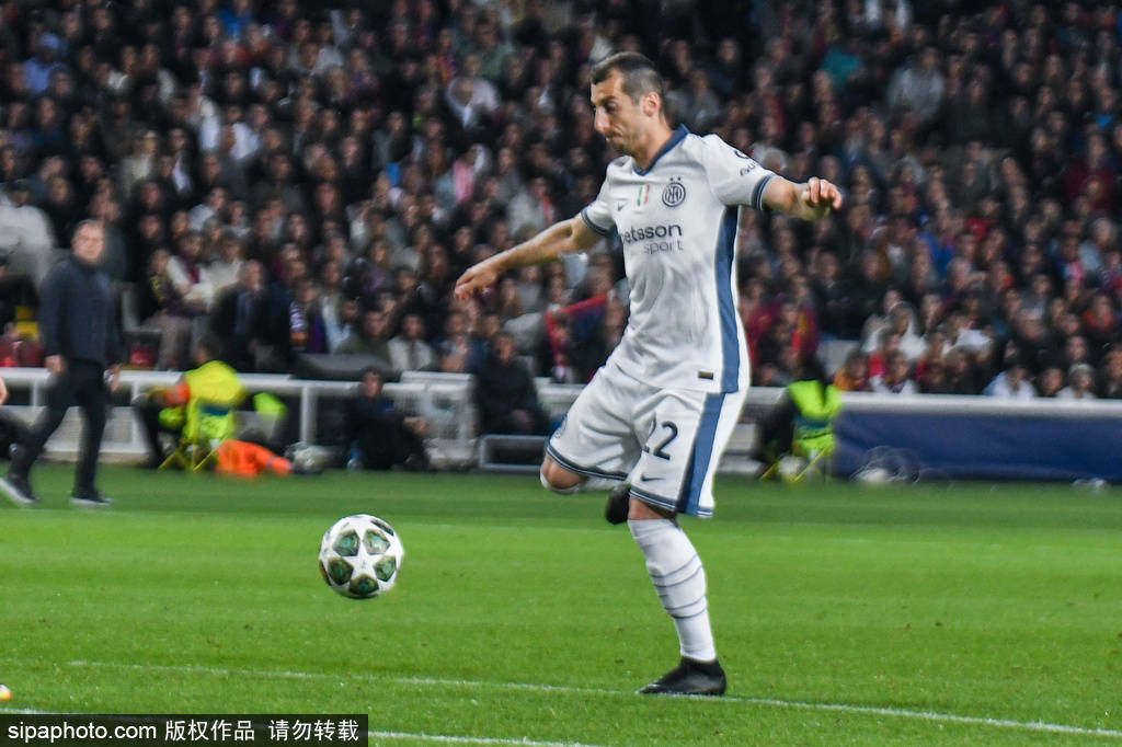 欧冠-进球大战！邓弗里斯2射1传亚马尔破门 巴萨3-3国米