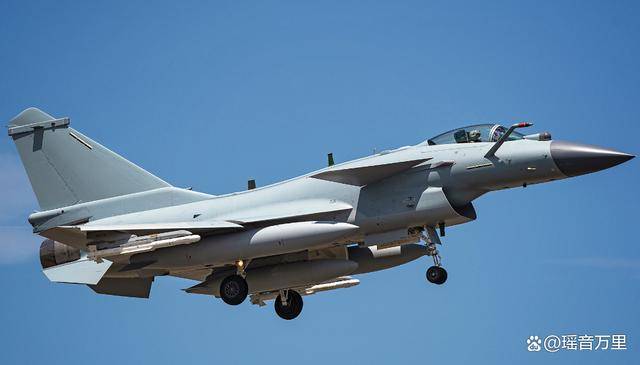 印度宣战！巴军歼10C携PL-15导弹硬刚，巴外长连夜拨通中方电话