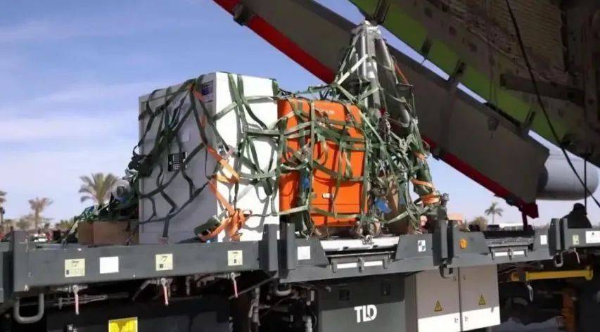 中美试探性过招，中方直接在美军头上“动土”，美国罕见装聋作哑