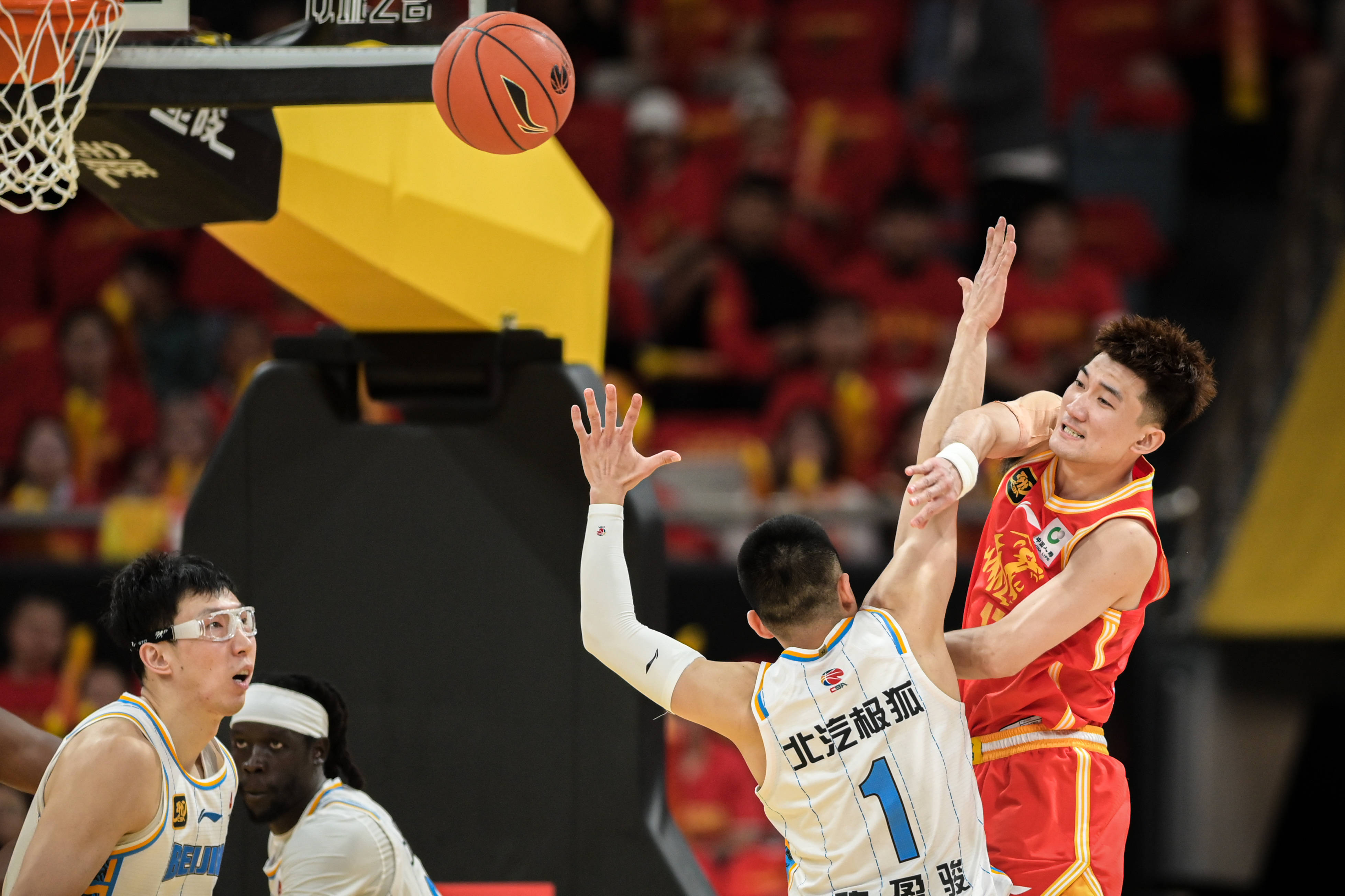 总决赛-孙铭徽28分周琦13+10 广厦胜北京总分1-1