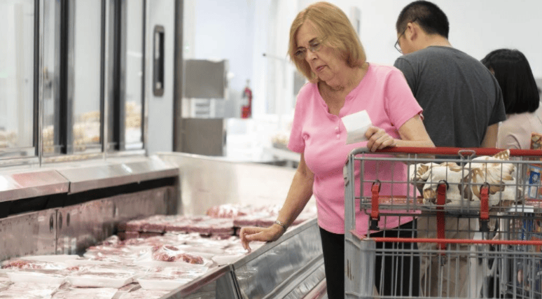 中国拒不让步,特朗普用上了盘外招,24小时内,中国1招破局