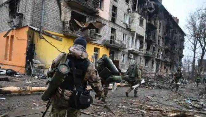 泽连斯基果然不简单!趁普京一愣神,重新把战火烧回了俄本土