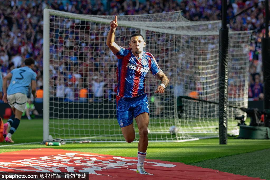 足总杯-埃泽破门马尔穆什失点 曼城0-1送水晶宫夺队史首冠