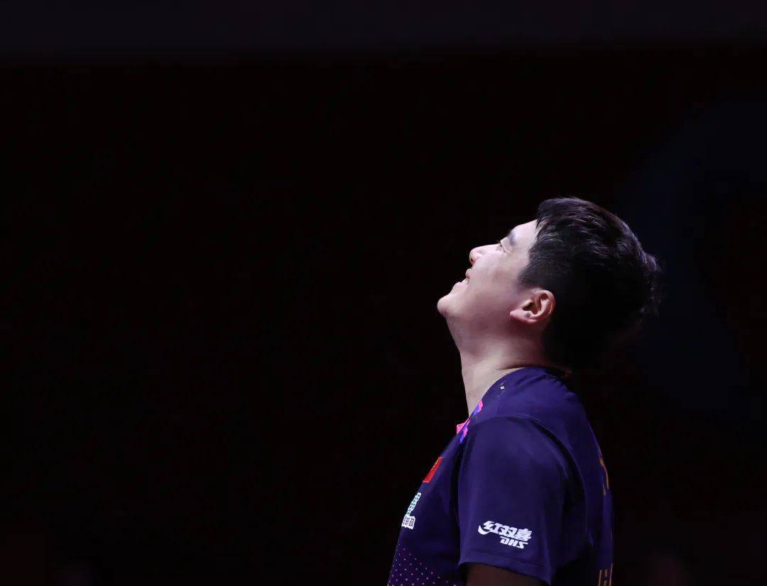 王楚钦逆转西蒙，梁靖崑、王曼昱、王艺迪、陈幸同晋级8强 | 多哈世乒赛单打