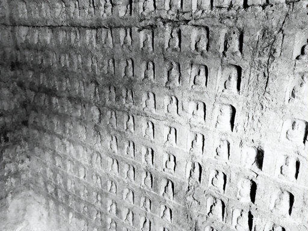 河南鹤壁一水库水位下降现千佛石窟，开凿于东魏内有1043尊石佛，有佛像首部消失，水库管理方回应