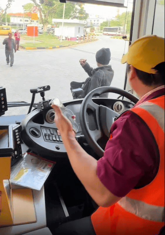 “中国人不要来新加坡”，两名中国女子在新加坡旅游时遭醉汉骚扰