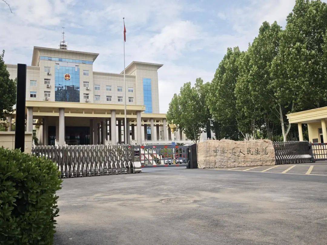 14岁女孩在拓展营遭体罚去世，班主任因截留其给父母信件受审