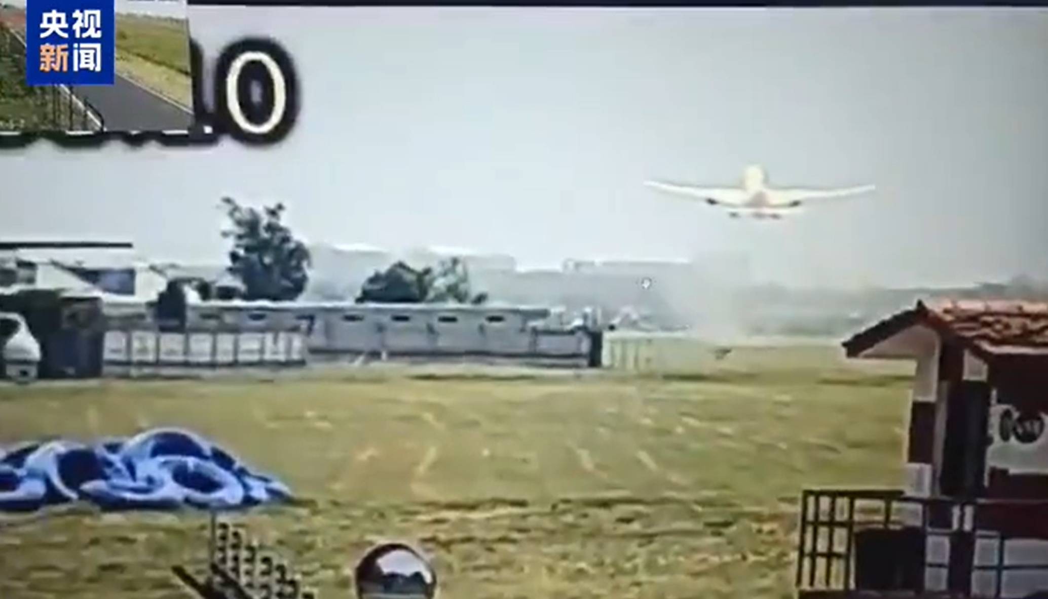 印度坠机事故致超290人死亡！警方发现一名坠机幸存者：手持登机牌能行走，座位是11A！英国首相发声