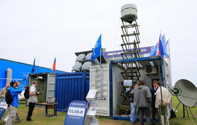 6枚导弹从自己眼前，呼啸而过！特朗普心中的算盘打的更响了