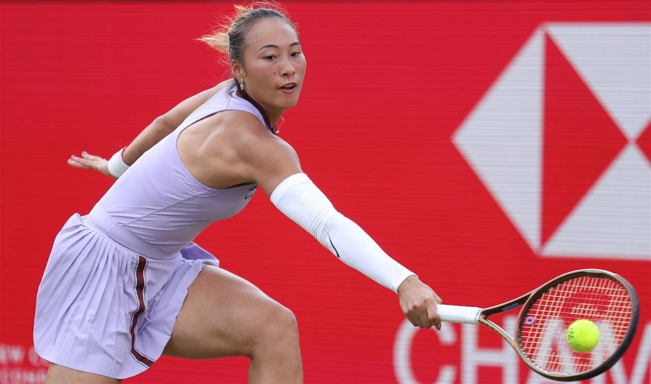 喜讯！郑钦文淘汰前美网冠军首进草地赛四强！即时排名升至世界第四