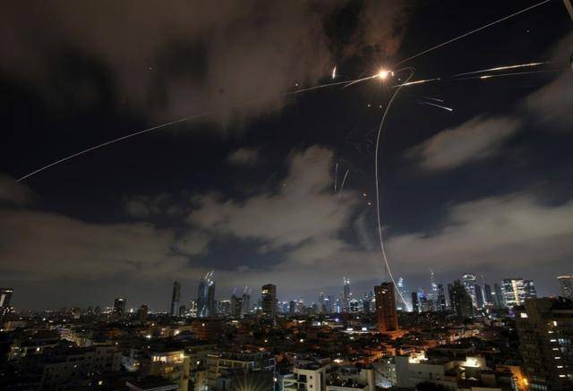 伊朗炸嗨了！11轮导弹雨砸下，以军终于扛不住了，早早亮出底牌