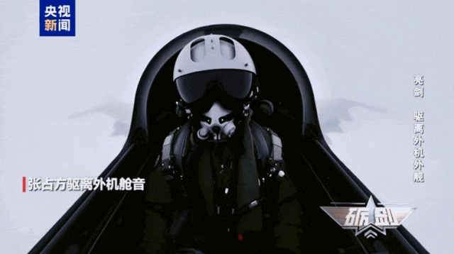 外机近乎垂直90度冲闯我领海线，两架歼-16高空御敌，霸气驱离外机全程影像公布