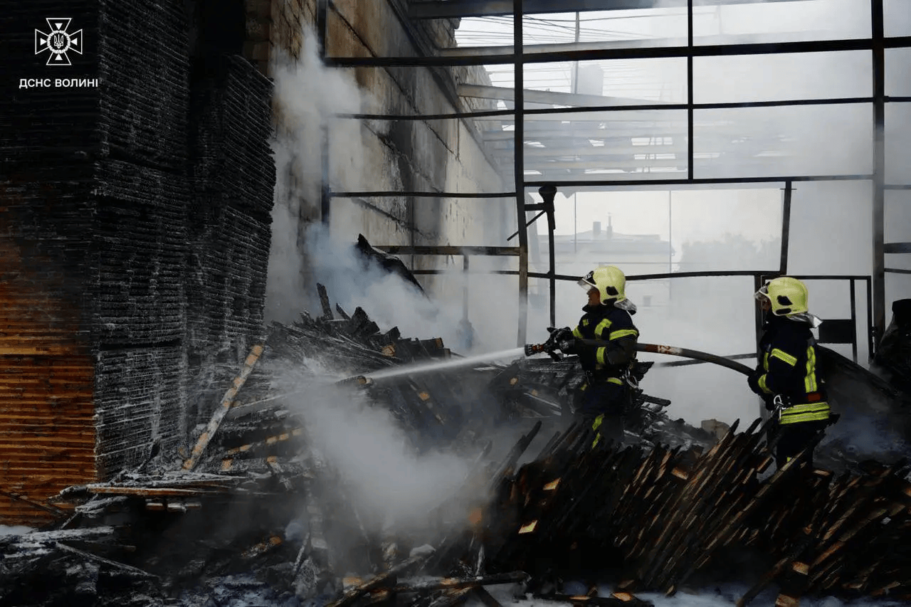 开炸！俄高超弹出击，6万架无人机库存充足，乌克兰度过艰难一夜