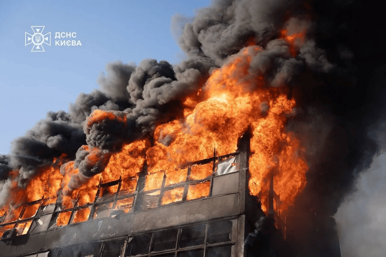 开炸！俄高超弹出击，6万架无人机库存充足，乌克兰度过艰难一夜