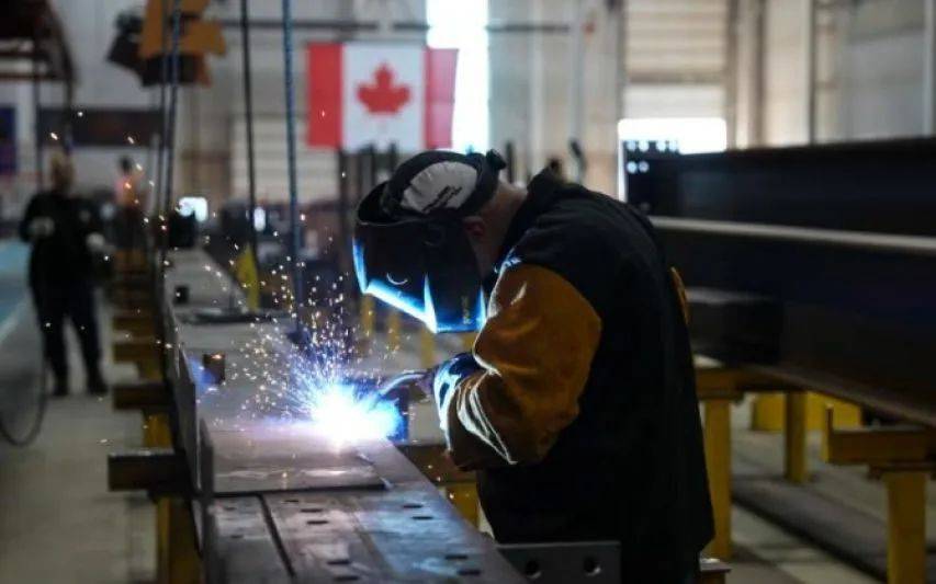 加征25%关税！和美国没谈拢，卡尼转身对中国出手，加拿大最想要的东西，被中方拱手送人