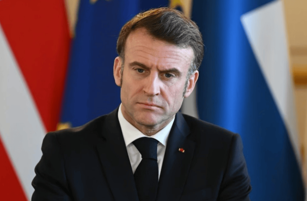 法国航母刚进入南海，迎面遇上40艘中国军舰？法高官称做好开战准备，比美舰受尊重