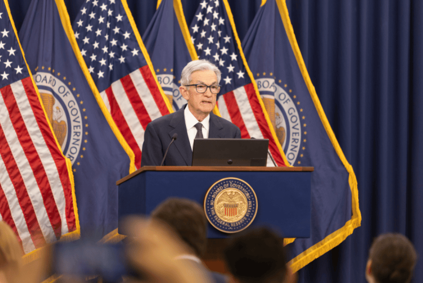 20年来首次，美总统突然造访美联储，特朗普当面施压：我要你降息