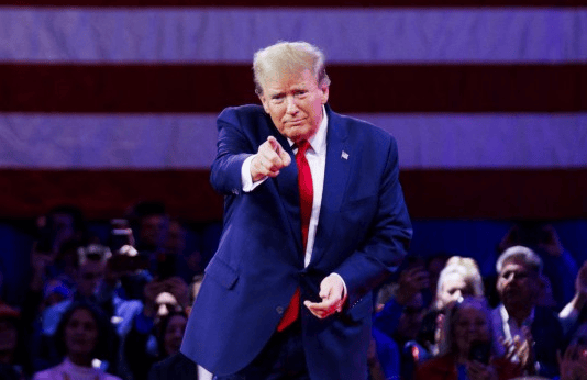 20年来首次，美总统突然造访美联储，特朗普当面施压：我要你降息