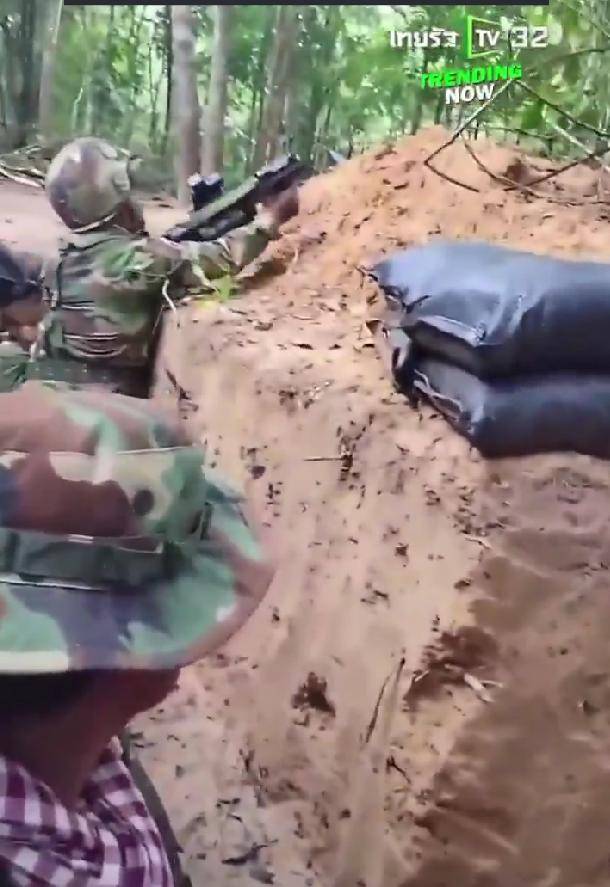 泰国狙击手开火，中国85高机打出超越射击，柬埔寨战士光膀子打81