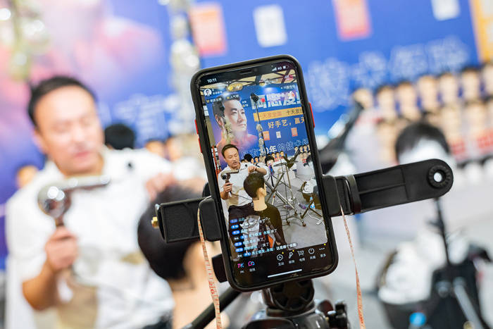 被证监会立案的“假发大王”瑞贝卡遇到了什么麻烦？