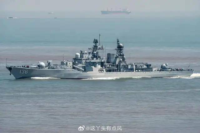 日媒爆料：中国海军130mm舰炮咆哮！强势驱离侵入的日本驱逐舰！