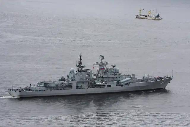 日媒爆料：中国海军130mm舰炮咆哮！强势驱离侵入的日本驱逐舰！