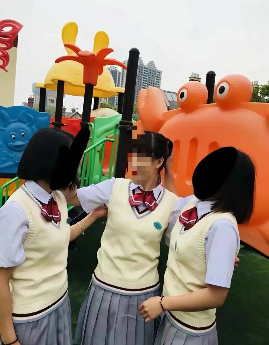 34岁女子再找男友后,被赌徒前夫当儿子面残忍杀害;死者弟弟:姐姐曾卖房替他还赌债